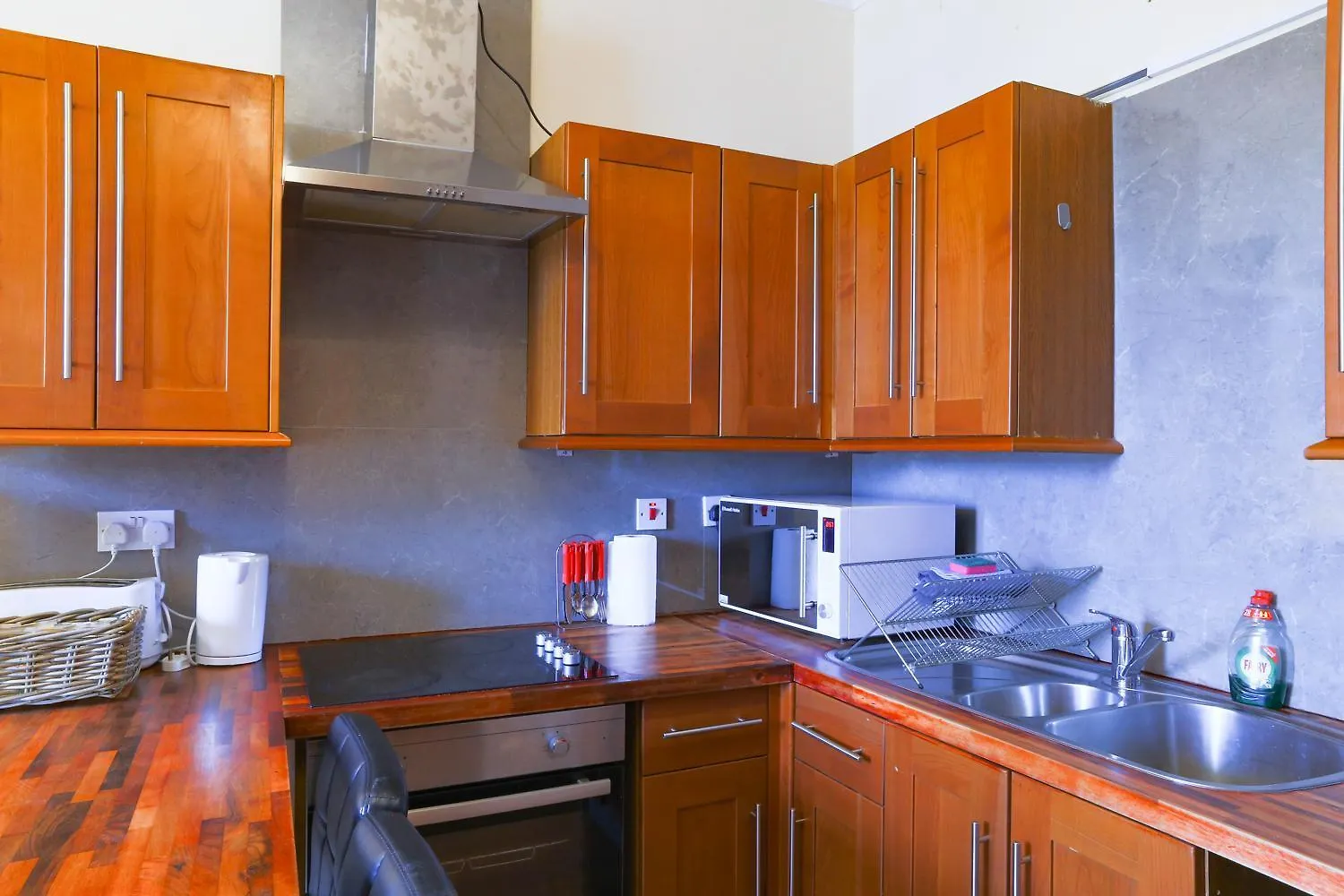 Royal Mile Escape - Five Bedrooms Edinburgh Apartment