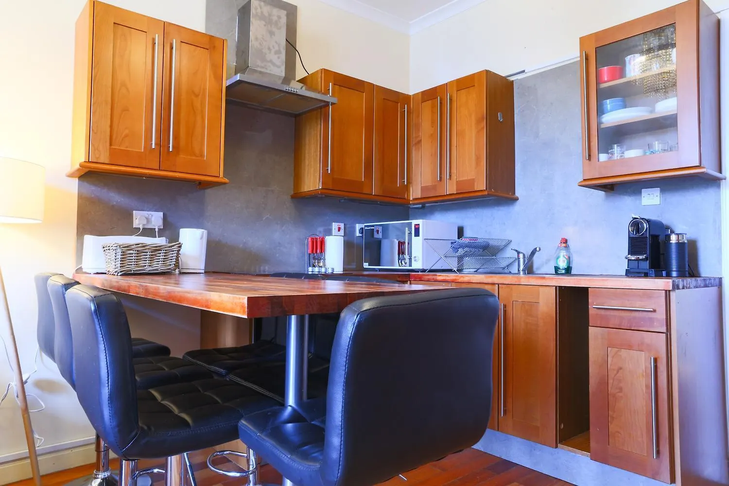 Royal Mile Escape - Five Bedrooms Edinburgh Apartment