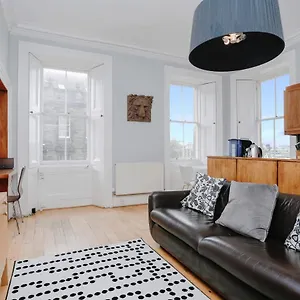 Apartment Joivy Lovely Flat In The Heart Of, Edinburgh
